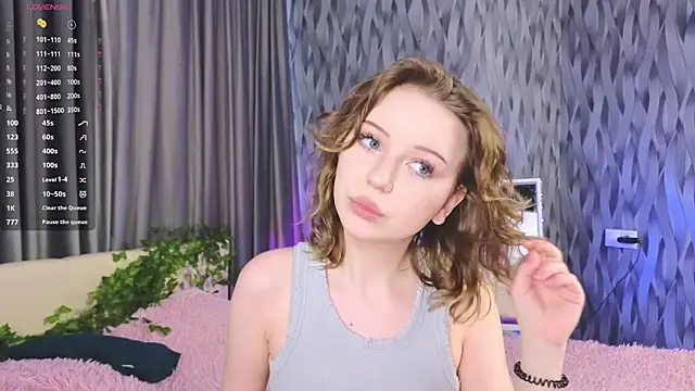 Snapshot of HaggledParasail chatting on February 23, 2026, 7:20 am HaggledParasail online show from February 23, 2026, 7:20 am