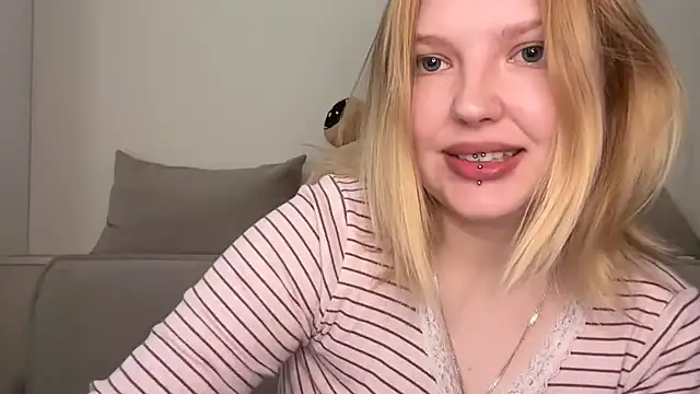 Snapshot of Ophelia_Ritz chatting on June 27, 2026, 6:19 am Ophelia Ritz online show from June 27, 2026, 6:19 am