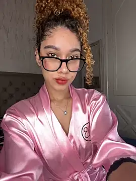 Sienna brunette online show from March 18, 2026, 12:41 pm