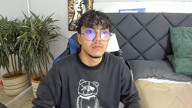 Snapshot of kai_storn chatting on March 3, 2026, 11:39 am kai storn online show from March 3, 2026, 11:39 am