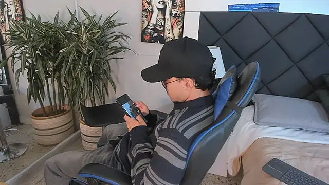 Snapshot of kai_storn chatting on March 1, 2026, 11:43 am kai storn online show from March 1, 2026, 11:43 am