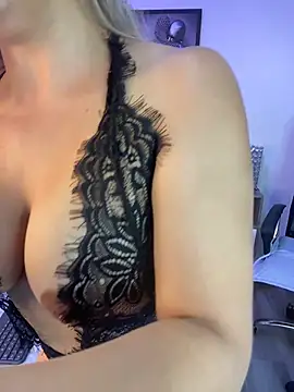 AnnieGirl  online show from March 19, 2026, 3:06 am