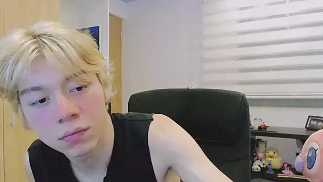 duvisex19 online show from May 28, 2026, 2:41 am