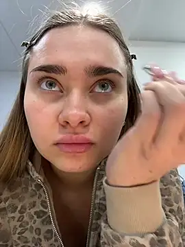 MonicaWestt online show from March 5, 2026, 6:32 am