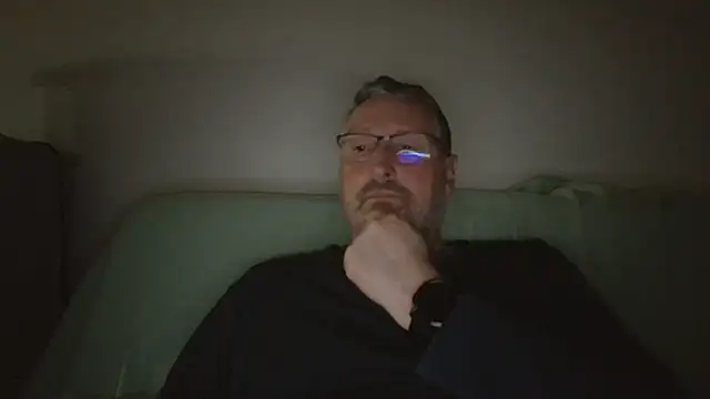 doudou310 online show from April 5, 2026, 3:57 am