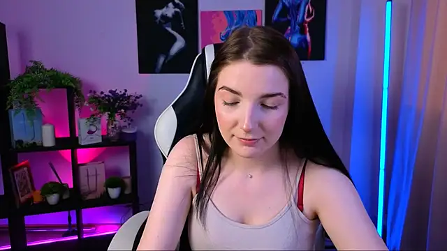 AliceChanel online show from April 10, 2026, 9:27 am