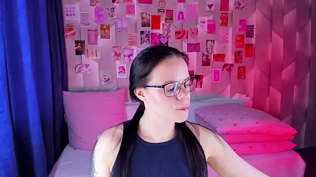 Snapshot of Alanna_Pow chatting on April 19, 2026, 3:07 am Alanna Pow online show from April 19, 2026, 3:07 am