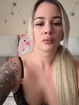 Snapshot of sexybatwomen33 chatting on February 15, 2026, 12:59 pm sexybatwomen33 online show from February 15, 2026, 12:59 pm