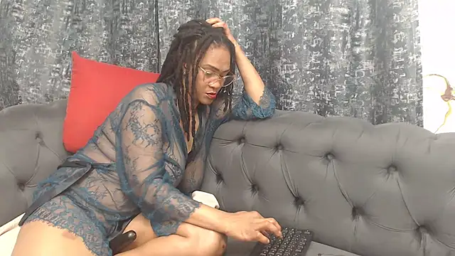 Snapshot of PrettyBoobsXX43 chatting on May 4, 2026, 6:44 pm PrettyBoobsXX43 online show from May 4, 2026, 6:44 pm