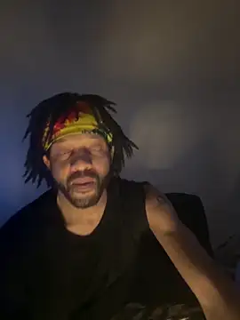 Snapshot of magic_man1085 chatting on February 4, 2026, 6:14 pm magic man1085 online show from February 4, 2026, 6:14 pm