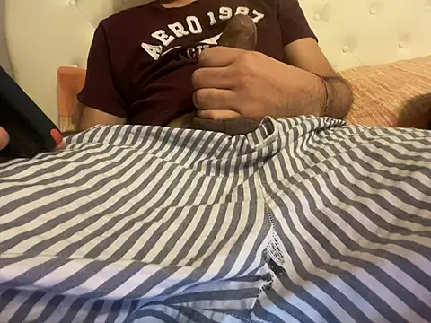 Snapshot of latinocalientehot chatting on February 4, 2026, 9:54 pm latinocalientehot online show from February 4, 2026, 9:54 pm