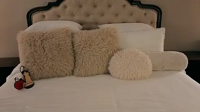 Snapshot of Hot_Wife_Amber chatting on February 8, 2026, 12:30 am Hot Wife Amber online show from February 8, 2026, 12:30 am