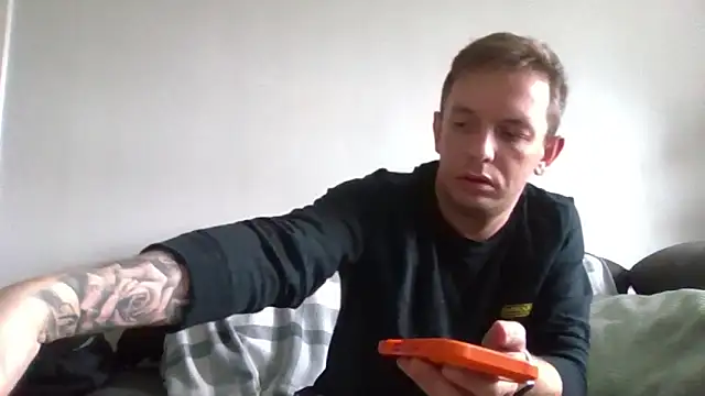 verscub6969 online show from April 15, 2026, 10:43 am