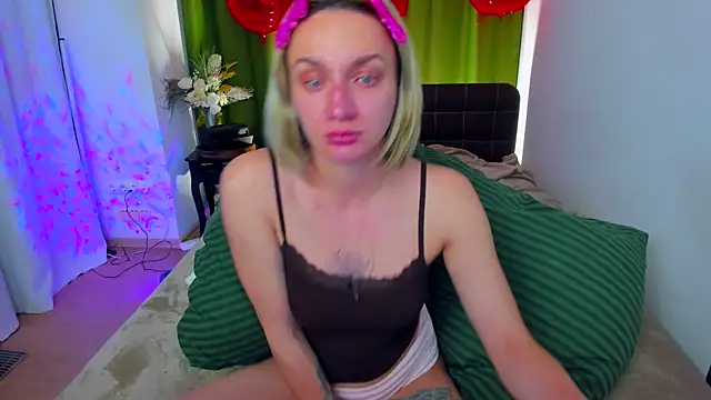 PollyRoseX online show from April 17, 2026, 7:17 pm