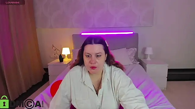 Snapshot of Valery_Grand chatting on February 15, 2026, 1:06 am Valery Grand online show from February 15, 2026, 1:06 am