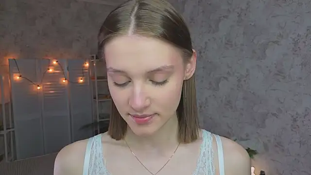 LianneBynon online show from May 16, 2026, 8:24 am