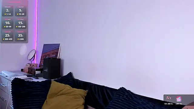 miabellee  online show from April 17, 2026, 4:21 pm