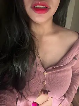 QuynhAnh 2k1 online show from February 21, 2026, 5:48 pm