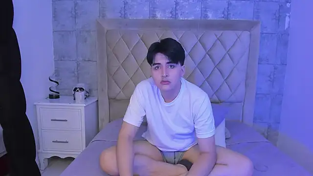 Snapshot of noahWolff_ chatting on February 8, 2026, 4:54 am noahWolff online show from February 8, 2026, 4:54 am