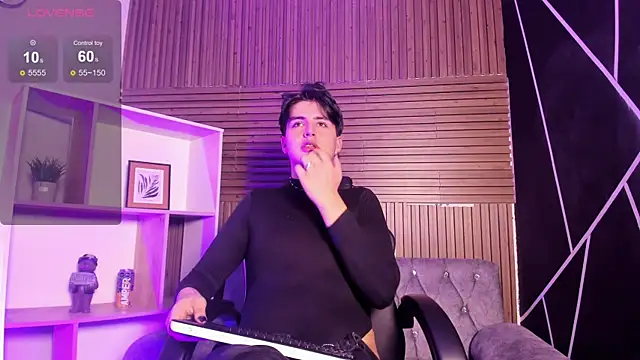 Snapshot of noahWolff_ chatting on February 25, 2026, 4:34 am noahWolff online show from February 25, 2026, 4:34 am