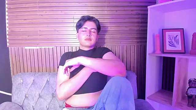 Snapshot of noahWolff_ chatting on February 12, 2026, 5:18 am noahWolff online show from February 12, 2026, 5:18 am