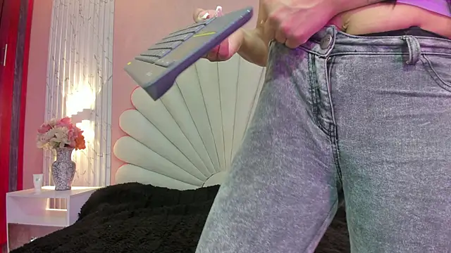 Kateemos online show from February 12, 2026, 1:44 pm