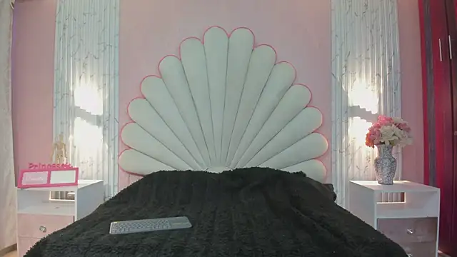 Kateemos online show from February 25, 2026, 1:55 pm