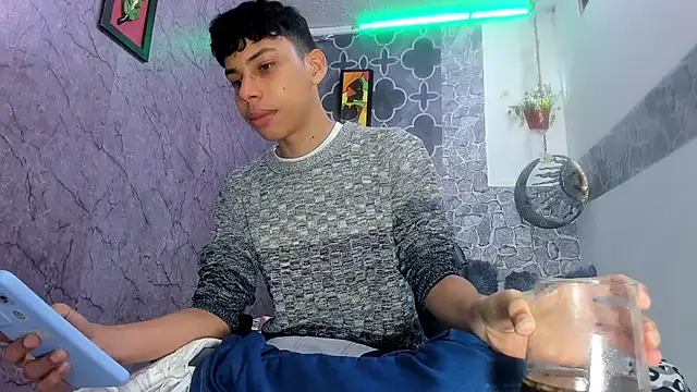 sexyboys cutexx18 online show from February 1, 2026, 9:24 pm