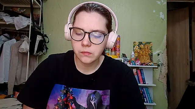 Snapshot of VannessaDillenbeck chatting on March 3, 2026, 6:42 am VannessaDillenbeck online show from March 3, 2026, 6:42 am