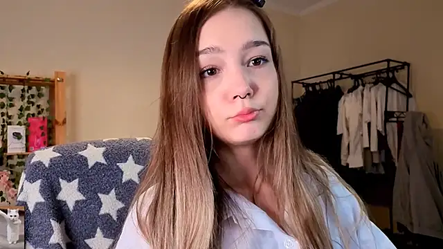 Snapshot of HoneyComfy chatting on April 8, 2026, 2:07 pm HoneyComfy online show from April 8, 2026, 2:07 pm