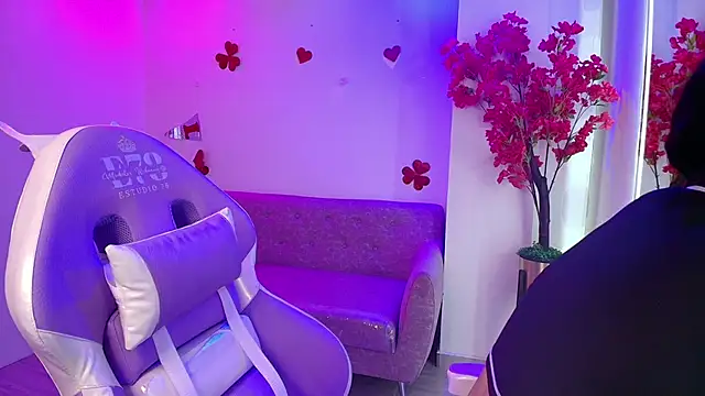 Snapshot of Maddie_T18 chatting on February 25, 2026, 11:10 am Maddie T18 online show from February 25, 2026, 11:10 am