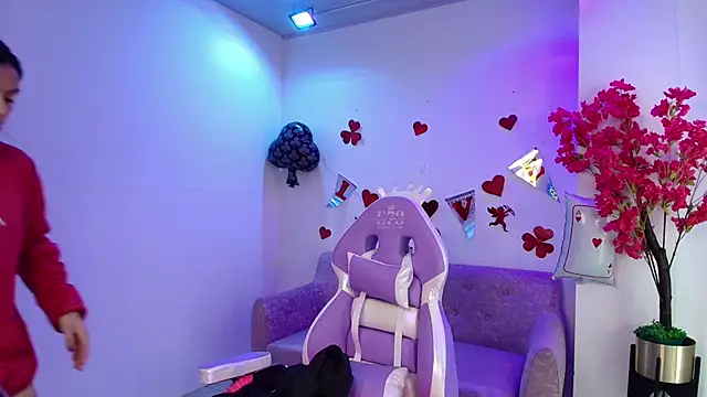 Snapshot of Maddie_T18 chatting on February 13, 2026, 11:21 am Maddie T18 online show from February 13, 2026, 11:21 am