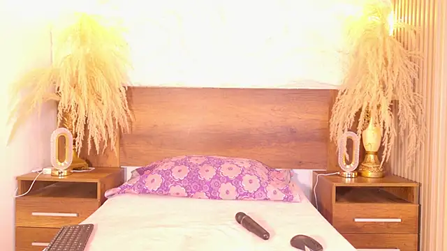 Snapshot of mollyjackson_ chatting on April 19, 2026, 1:01 pm mollyjackson online show from April 19, 2026, 1:01 pm