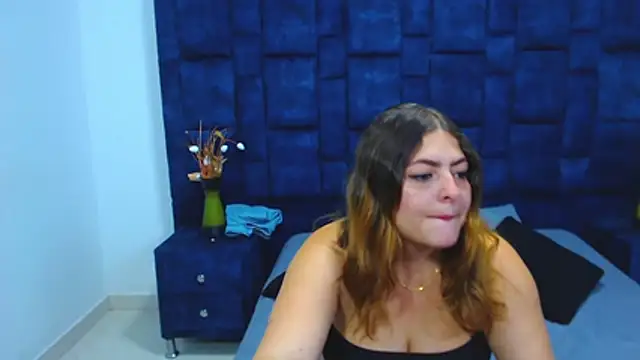 Snapshot of Hilary_David chatting on February 20, 2026, 12:07 pm Hilary David online show from February 20, 2026, 12:07 pm