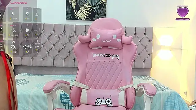 thaliaa smith1 online show from April 7, 2026, 8:54 pm