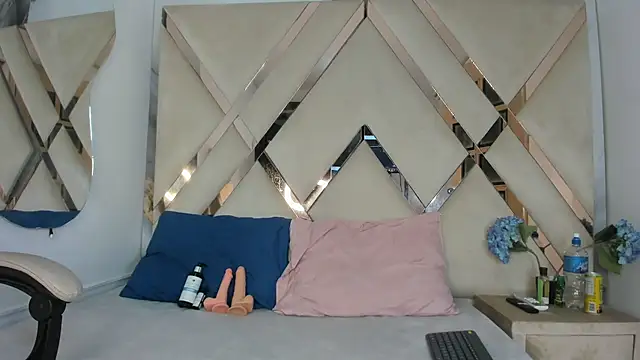 Snapshot of honeyhtx chatting on April 7, 2026, 12:40 pm honeyhtx online show from April 7, 2026, 12:40 pm