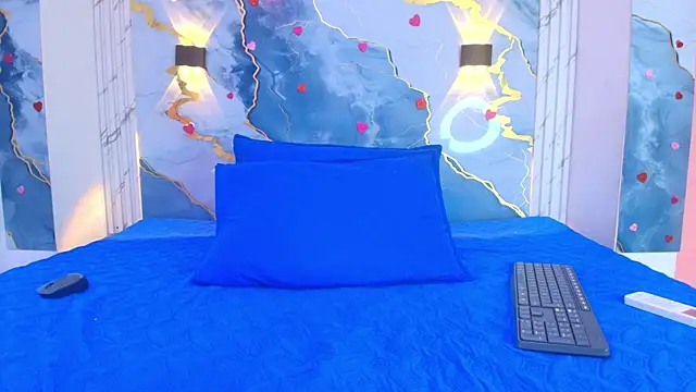 crystal love08 online show from April 9, 2026, 7:20 pm