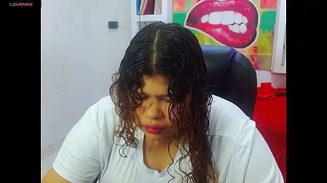 Snapshot of Cloe_r chatting on February 4, 2026, 10:38 pm Cloe r online show from February 4, 2026, 10:38 pm