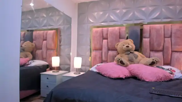 Paris Velvet online show from April 17, 2026, 10:12 pm