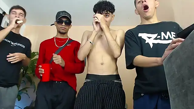 Snapshot of DesiresOfOlympus_ chatting on February 7, 2026, 3:58 am DesiresOfOlympus online show from February 7, 2026, 3:58 am