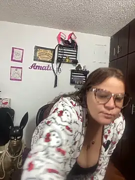 Snapshot of KimmyDark1 chatting on June 12, 2026, 4:21 am KimmyDark1 online show from June 12, 2026, 4:21 am