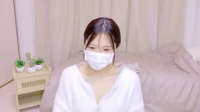 Snapshot of _MIYUnya chatting on February 8, 2026, 12:58 pm MIYUnya online show from February 8, 2026, 12:58 pm