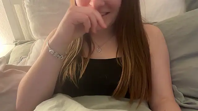 Snapshot of Lucyschickt chatting on February 20, 2026, 4:53 pm Lucyschickt online show from February 20, 2026, 4:53 pm