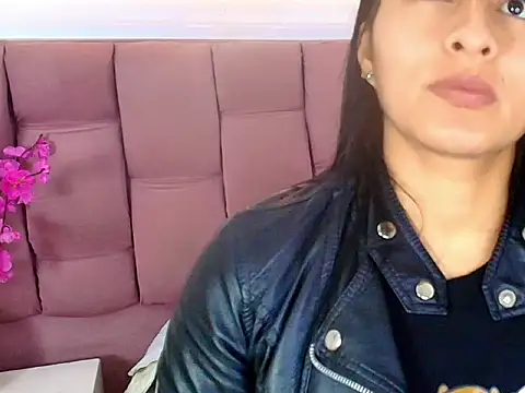 Melannyy   online show from April 19, 2026, 4:02 am