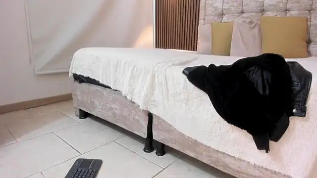 Lia Nova online show from February 22, 2026, 1:19 am