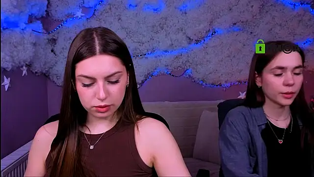 laurenmurrr online show from May 3, 2026, 9:25 am