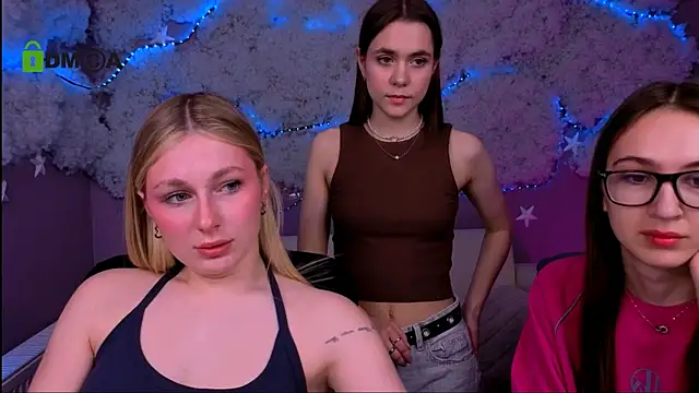 laurenmurrr online show from May 9, 2026, 9:23 am