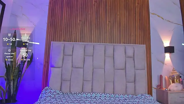 Scarlet Rosexx online show from April 15, 2026, 3:01 am