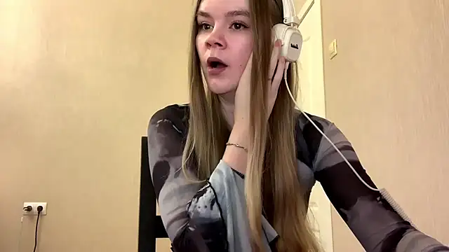 Snapshot of AgnesShy_ chatting on March 3, 2026, 8:10 am AgnesShy online show from March 3, 2026, 8:10 am