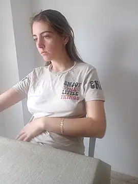 Snapshot of laparejaideal08 chatting on April 7, 2026, 9:44 am laparejaideal08 online show from April 7, 2026, 9:44 am